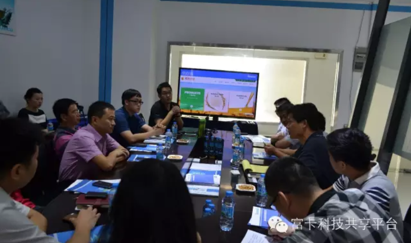 松山湖管委會卓主任、清華大學(xué)專家和各大風(fēng)投代表到富卡總部參觀考察